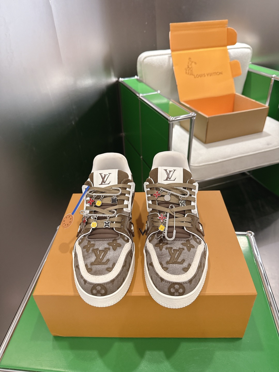 配饰60😀G2231-Louis Vuiton 路易威登 新款 LV Trainer系列板鞋篮球鞋 ‼️ 本款 LV 配饰60😀G2231-Louis Vuiton 路易威登 新款 LV Trainer系列板鞋篮球鞋 ‼️ 本款 LV