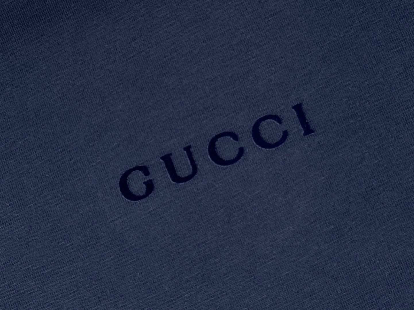 Gucci古奇/产品简介GC / 棉丝混纺针织T恤面料：24支双面针织棉丝混纺面料 / 250G罗纹：2