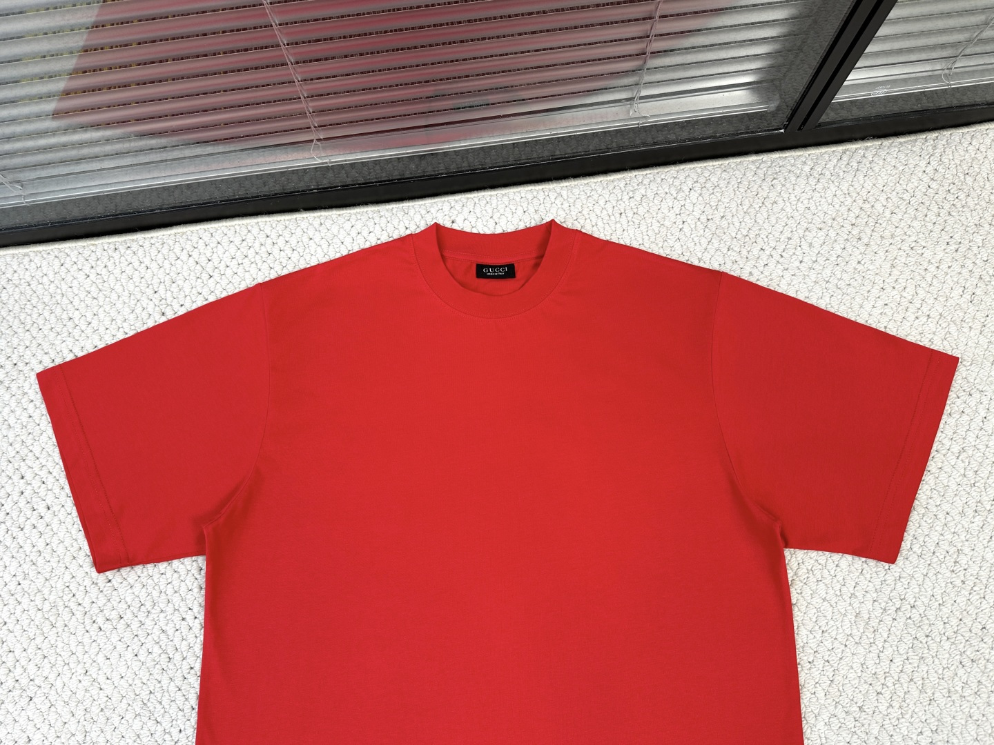 Gucci古奇产品简介GC / 棉丝混纺针织T恤面料：24支双面针织棉丝混纺面料 / 250G罗纹：24