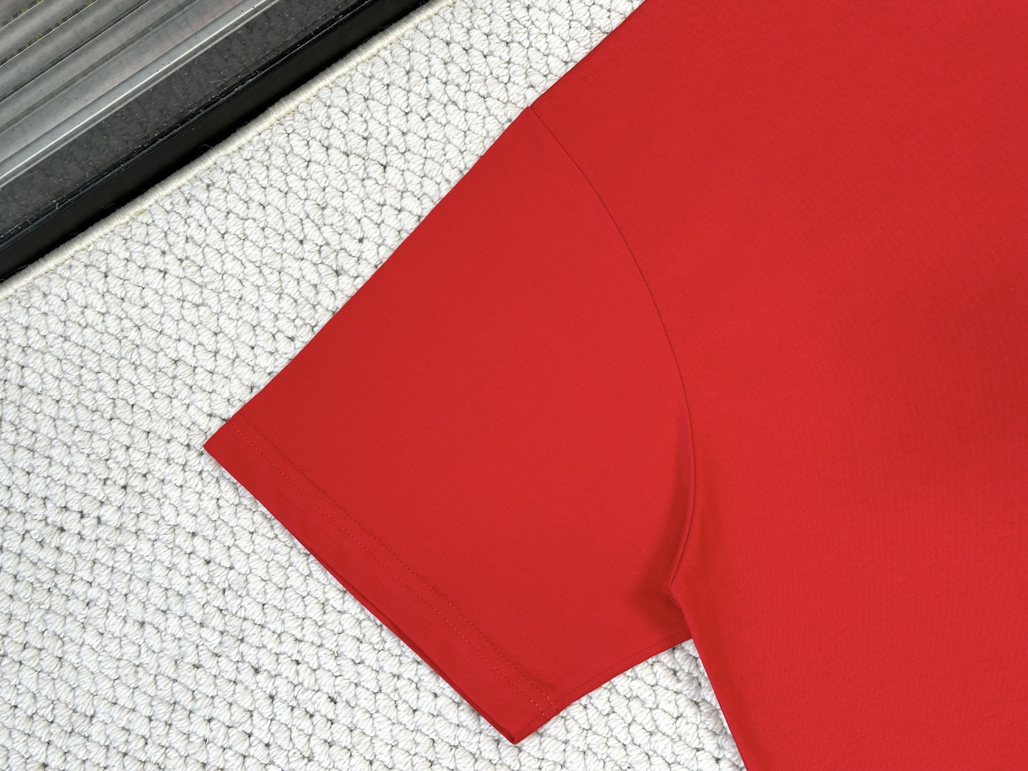 Gucci古奇产品简介GC / 棉丝混纺针织T恤面料：24支双面针织棉丝混纺面料 / 250G罗纹：24