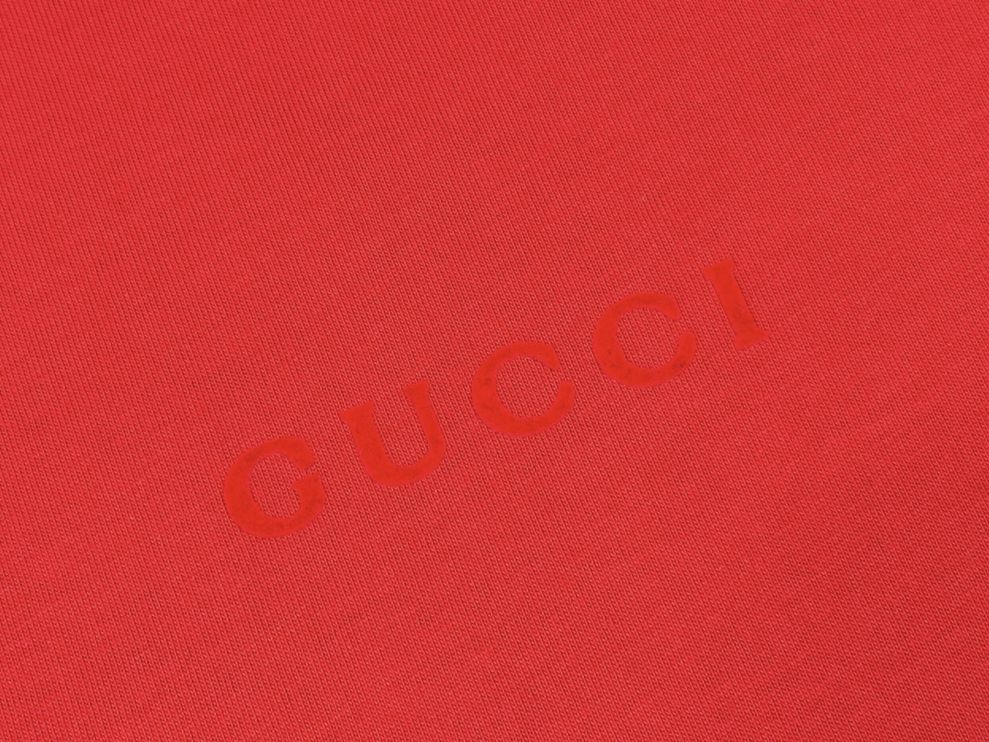 Gucci古奇产品简介GC / 棉丝混纺针织T恤面料：24支双面针织棉丝混纺面料 / 250G罗纹：24
