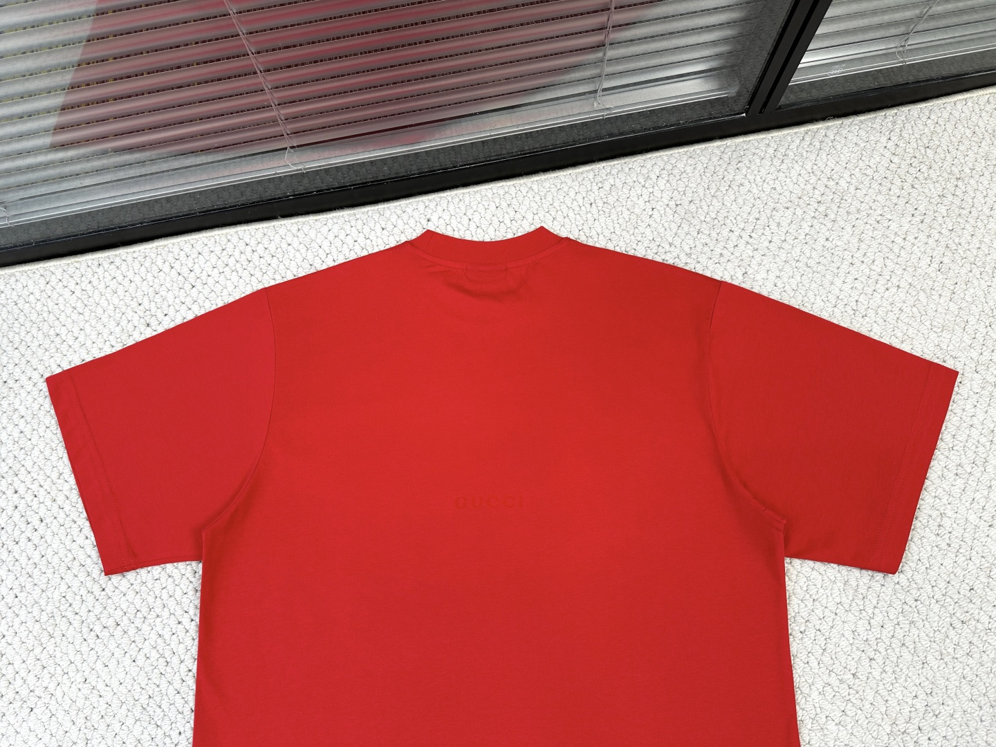 Gucci古奇产品简介GC / 棉丝混纺针织T恤面料：24支双面针织棉丝混纺面料 / 250G罗纹：24