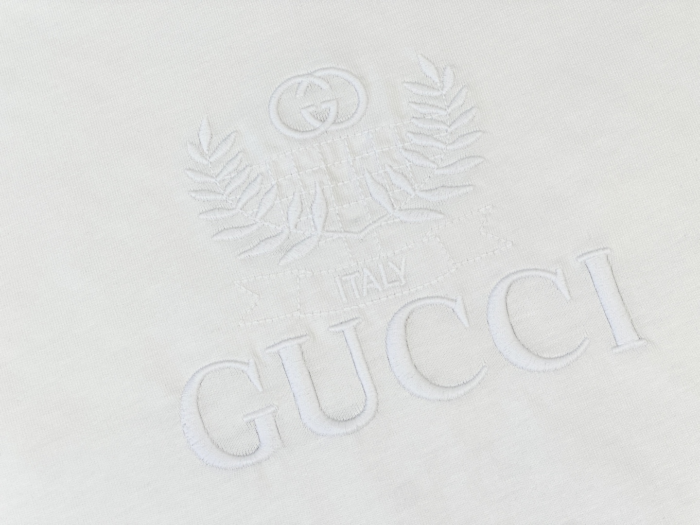 Gucci古奇/产品简介GC / 饰刺绣针织棉T恤面料：15支特纺紧密棉 / 230G罗纹：32支1×1