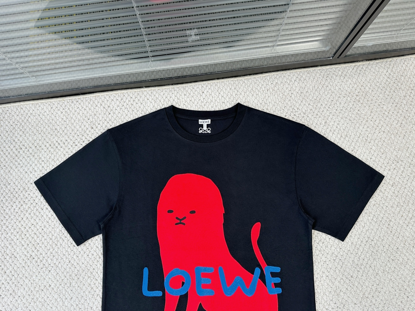 Loewe罗意威/产品简介EW / 大狮子棉质宽松版型 T恤面料：15支特纺紧密棉 / 230G罗纹：3