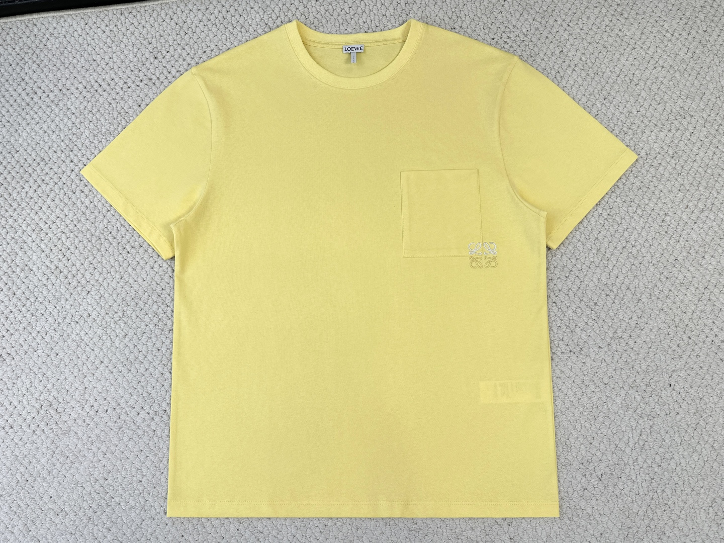 罗意威，Loewe/产品简介EW / 口袋标宽松版型T恤面料：15支特纺紧密棉 / 230G罗纹：32支