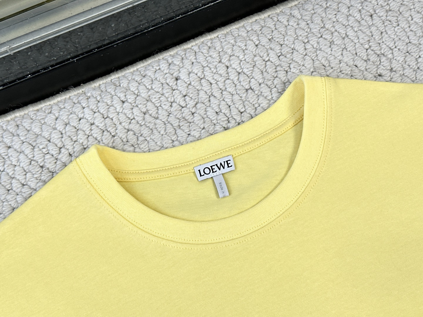 罗意威，Loewe/产品简介EW / 口袋标宽松版型T恤面料：15支特纺紧密棉 / 230G罗纹：32支