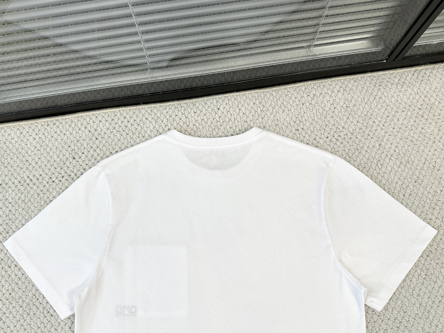 Loewe罗意威-产品简介EW / 口袋标宽松版型T恤面料：15支特纺紧密棉 / 230G罗纹：32支1