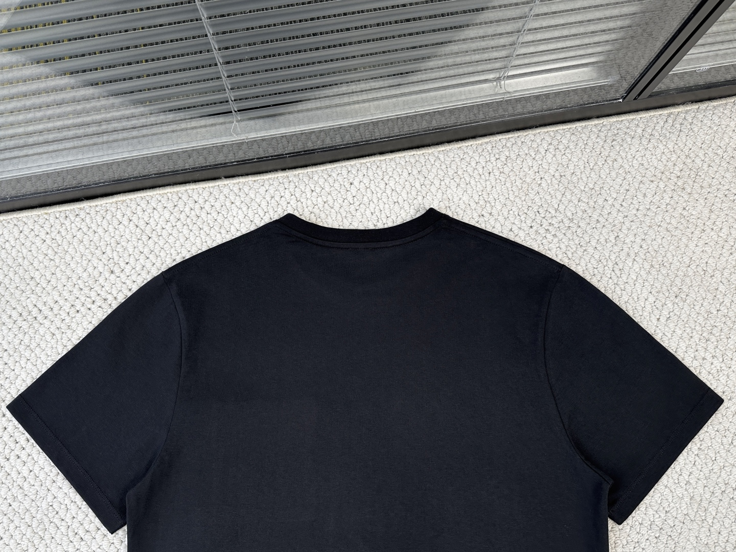 Loewe罗意威-产品简介EW / 口袋标宽松版型T恤面料：15支特纺紧密棉 / 230G罗纹：32支1