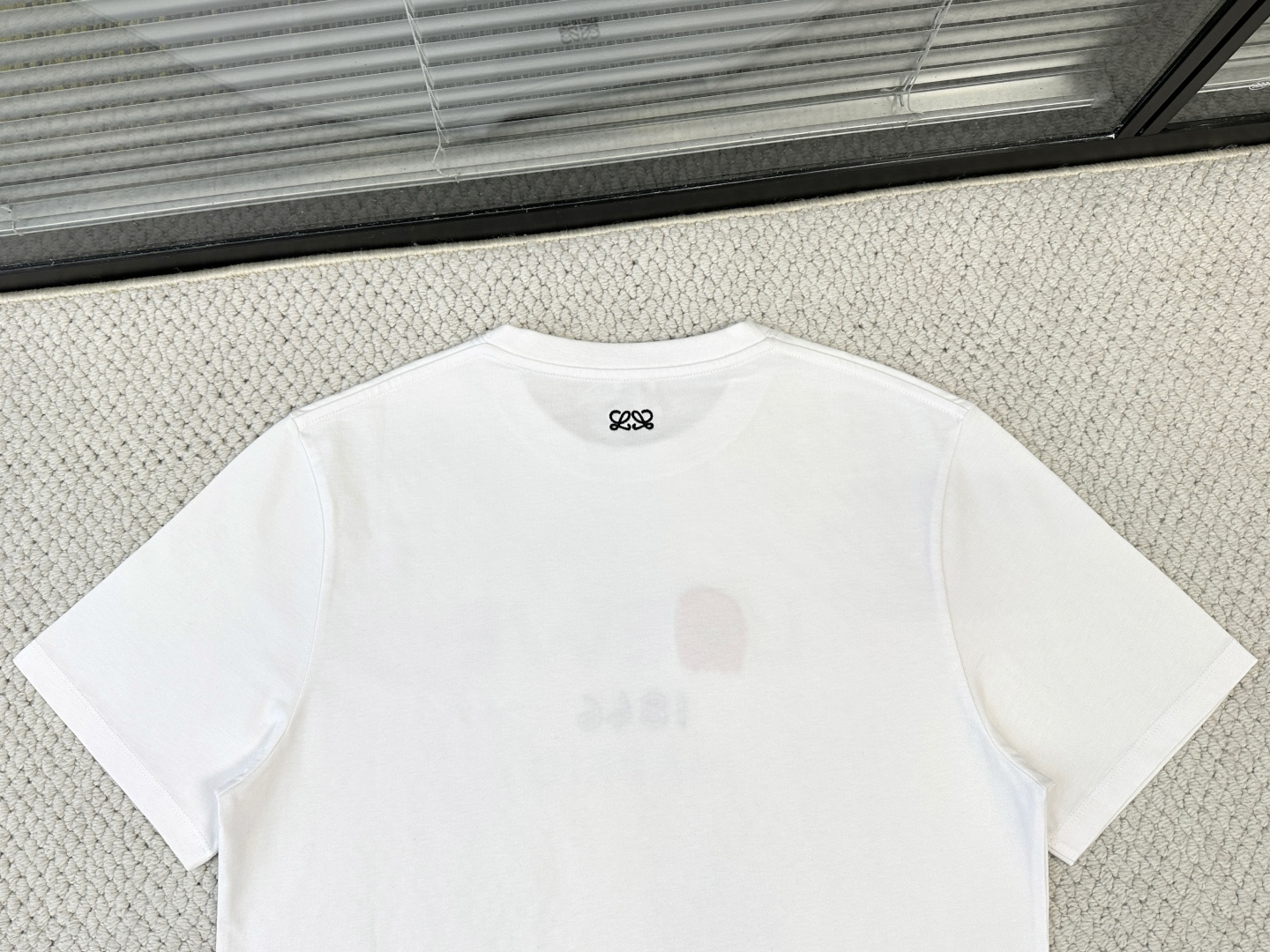 罗意威，Loewe/产品简介EW / 狮鬃棉质宽松版型 T恤面料：15支特纺紧密棉 / 230G罗纹：3