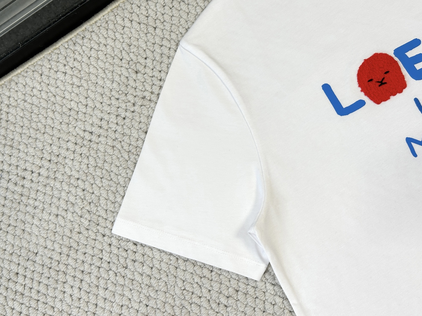 罗意威，Loewe/产品简介EW / 狮鬃棉质宽松版型 T恤面料：15支特纺紧密棉 / 230G罗纹：3