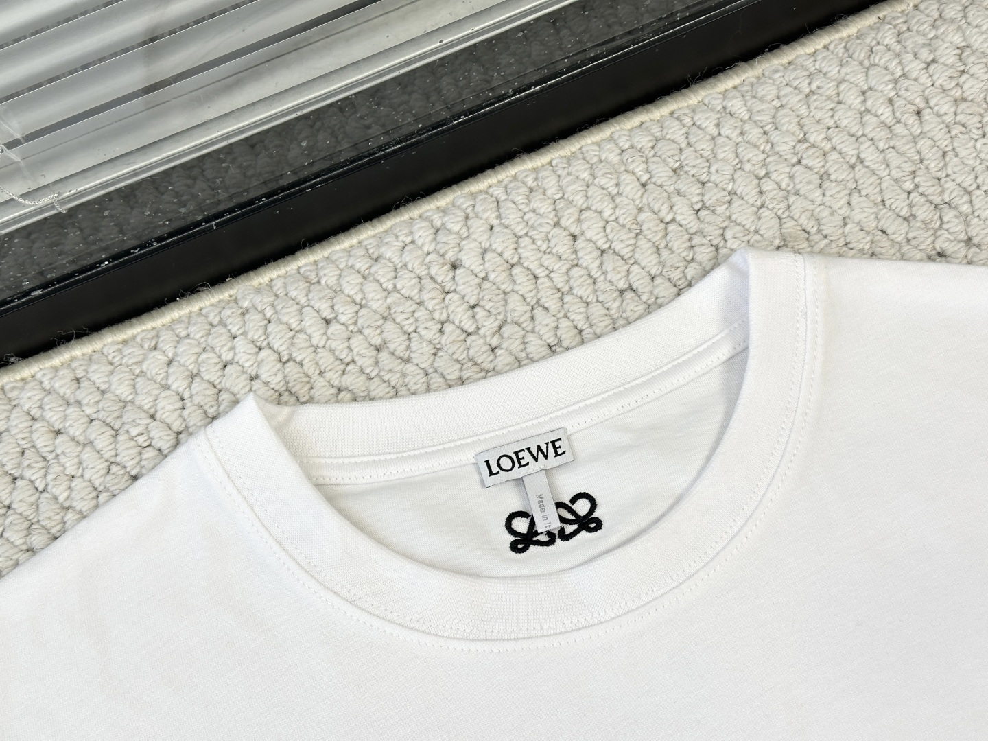 罗意威，Loewe/产品简介EW / 狮鬃棉质宽松版型 T恤面料：15支特纺紧密棉 / 230G罗纹：3