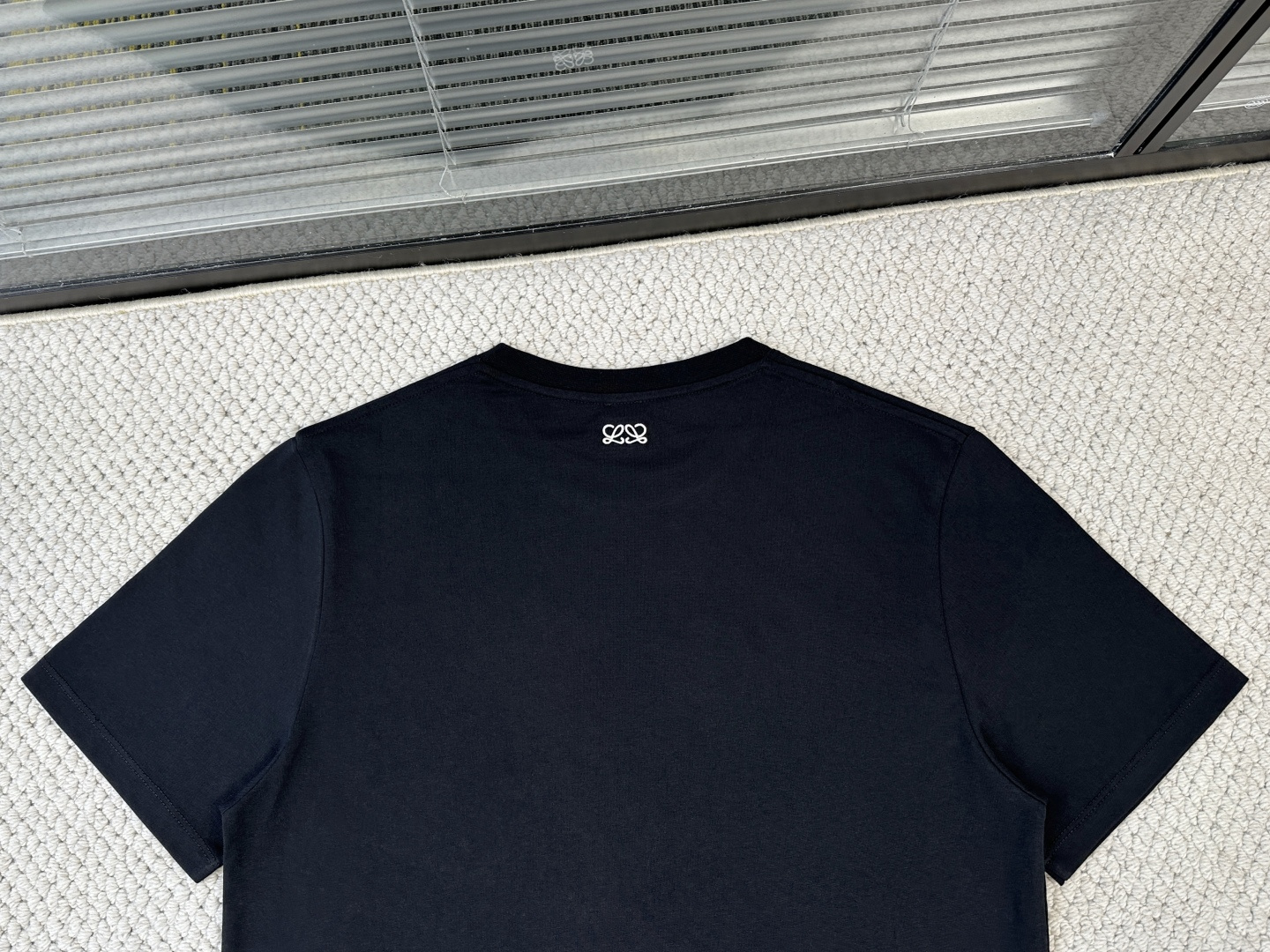 Loewe罗意威/产品简介EW / 狮鬃棉质宽松版型 T恤面料：15支特纺紧密棉 / 230G罗纹：32