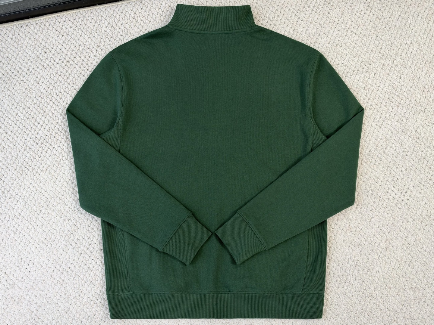 迪奥-产品简介 CD / ALoro Pianas 宽松版型针织衫 面料：面纱采用26支双纱，底纱为10支纱 / 380