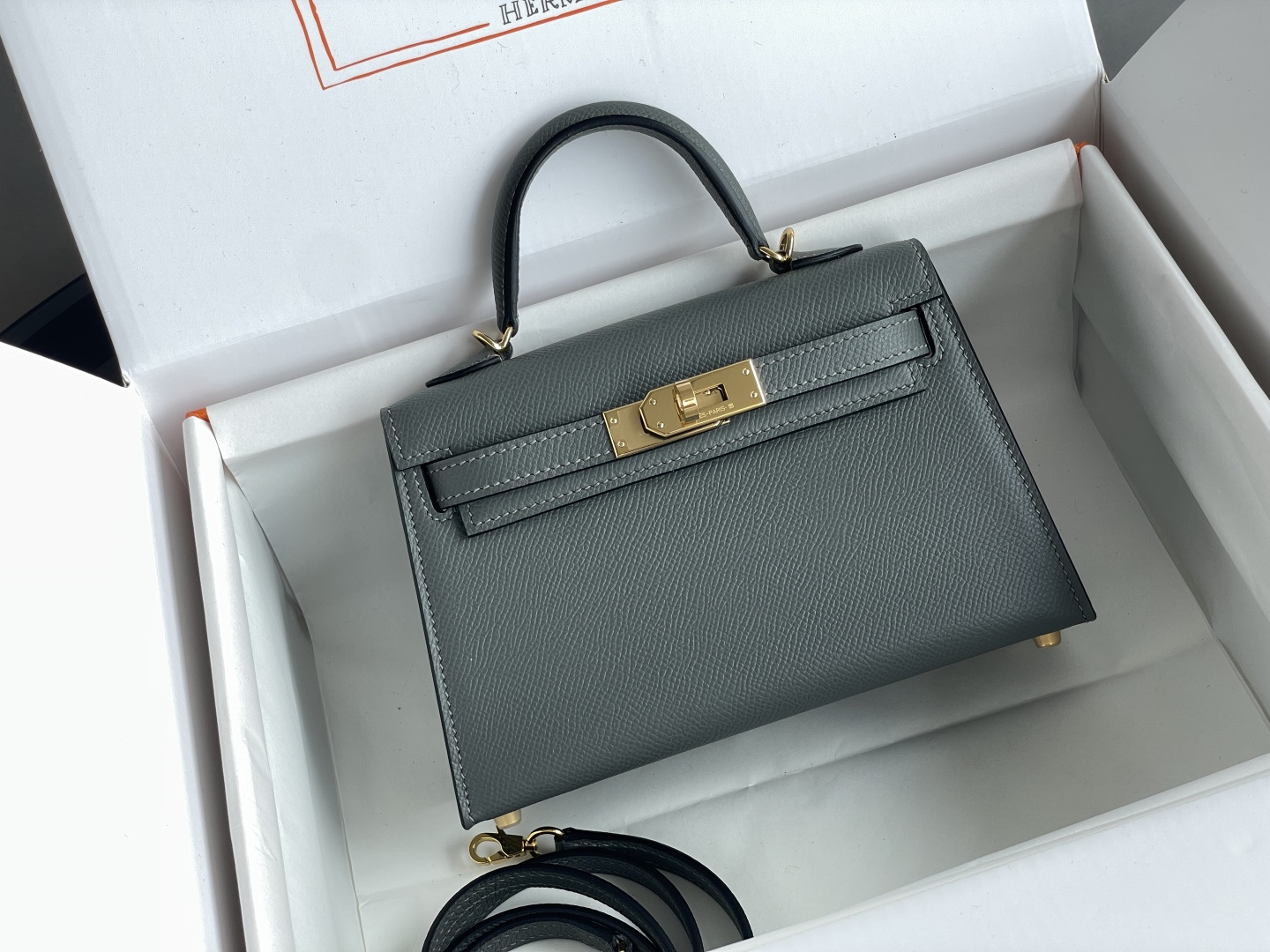 NO:698824,Second generation leather gold and silver buckle in stock 07800,Hermes,hermes,Hermes,19860909二代 皮 金.银扣现货 07800,爱马仕,hermes,Hermes,,Bag