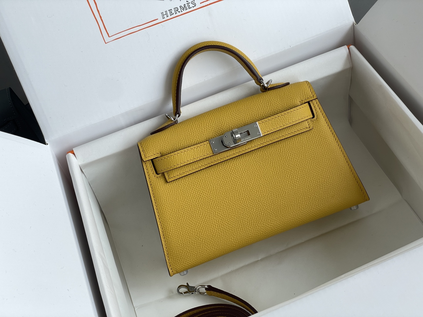 NO:698826,Second generation leather gold and silver buckle in stock 07800,Hermes,hermes,Hermes,19860909二代 皮 金.银扣现货 07800,爱马仕,hermes,Hermes,,Bag