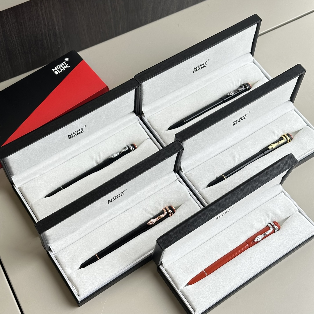 NO:809345,Today I bring you the Montblanc Heritage Series Snake ball pen, which pays tribute to the pioneering spirit of the Montblanc brand since its birth 110 years ago. Through the reinterpretation of the legendary writing instrument, the dangerous beauty is refined into an eternal classic!  !  !  The gilt snake pattern wrapping around the body of the pen, and the hidden sharp eyes of the snake, every inch of the design tells the story of the author who is destined to control the destiny of his pen!  The moment the Montblanc hexagonal white star LOGO appears, it is not only a writing tool, but also a carrier of culture and art. It can not only enhance the writing experience, but also inadvertently demonstrate personal high-end taste and style, and feel the warmth and power from the tip of the pen!  !  !  1 [In terms of style] Taking the snake shape as the design theme, while retaining the retro appearance and temperament of the 'Red and Black' series, the retro-worn snake-shaped pen clip perfectly combines with the smooth outline of the pen body and the round body shape, like a swimming black snake, showing a slender appearance.  The modern pen outline shape fully reveals the pioneering spirit and luxurious writing experience. This is not just a pen, but more like a work of art. The smooth outline and round body shape are perfectly combined, like a swimming spiritual snake. Every detail exudes unique charm!  !  2 [Configuration] Its pen body maintains the consistency of the design of the Heritage series. The entire ballpoint pen body is made of brass-plated material. The removable refill made in Germany (168/two) has a metallic pen body material and an ergonomic design that fits the palm of the hand to improve writing stability. The removable refill is easy to use. You can buy a new one when you use it up and replace it for unlimited recycling!  3 [In writing] It adopts fine stainless steel ballpoint pen head and smooth writing lines. Compared with other writing tools, it requires fewer consumables and is more environmentally friendly. No special skills are required. As long as you master the correct pen holding posture, you can write easily. The writing strength and speed can be controlled freely, and it can convey the emotion and attitude of the writer!  [Nib thickness] 0.7mm [Color] Limited edition red, black silver, pure black, black gold, black rose gold [Packaging] Full set of gift box packaging, no black and red packaging, all black counter packaging, trendy department stores, montblanc, gold19860909今天给大家带来的万宝龙传承系列灵蛇宝珠笔,它致敬万宝龙品牌诞生110年以来的先锋精神,通过对富有传奇色彩的书写工具的重新诠释,将危险的美感淬炼为永恒经典！！！缠绕笔身的鎏金蛇纹、暗藏锋芒的蛇眸,每一寸设计皆在诉说执此笔者,注定掌控命运的笔锋！ 而万宝龙六角白星LOGO出现的那一刻,它不仅仅是书写工具,更是一种文化和艺术的承载体,它不仅能够提升书写体验,更能在不经意间彰显个人的高级品味与格调,感受那份源自笔尖的温暖与力量！！！ 1【在款式上】以灵蛇造型为设计主题,保留“红与黑”系列复古外观和气质的同时,复古做旧的蛇形笔夹与笔身流畅的轮廓与圆润的身形完美结合,仿佛一条正在游动的黑色灵蛇,呈现出纤长摩登的笔廓形状,将先锋精神与奢华书写体验展露无遗,这不仅仅是一支笔,更像是一件艺术品流畅的轮廓与圆润的身形完美结合,仿佛一条正在游动的灵蛇,每一个细节都散发着独特的魅力！！ 2【在配置上】它的笔身保持了传承系列设计的一贯性,整支圆珠笔的笔胎材质采用黄铜镀漆材质,德国制造可拆卸笔芯（168/两只）、具有金属质感的笔身材质,贴合掌心的人体工学设计,提高书写稳定性；可拆卸笔芯,使用方便,用完了直接买新更换,无限循环使用！ 3【在书写上】采用精细不锈钢圆珠笔头,书写线条流畅,相比于其他书写工具,耗材更少,更加环保,无需特殊技巧,只要掌握正确的握笔姿势,就可以轻松书写,书写力度和速度可以自由掌控,更能传递出书写者的情感和态度！【笔尖粗细】0.7mm【颜色】限量红色、黑银、纯黑、黑色黄金、黑色玫金【包装】全套礼盒包装没有黑红包装,均为全黑色专柜包装,潮品百货,montblanc,gold,accessory