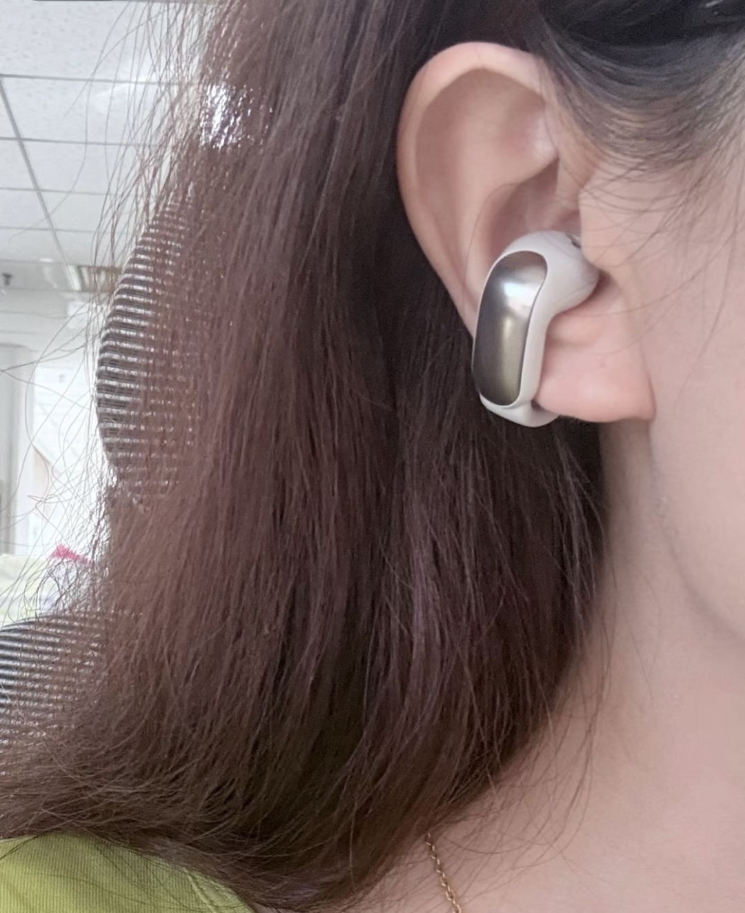 The white headphones look very delicate in texture, with a milky white c - Comprehensive 8