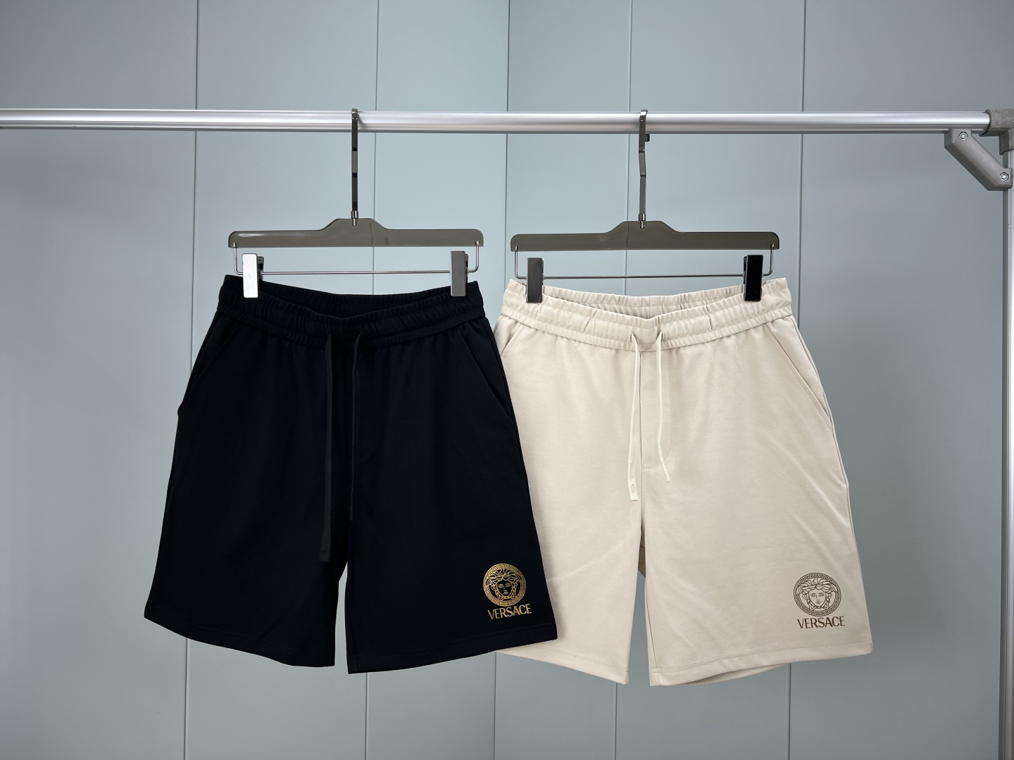 Versace Men's Medusa Gold Foil Print Ice Oxygen Cotton Casual Shorts 9 cmp i1748278812405 8943 0 4