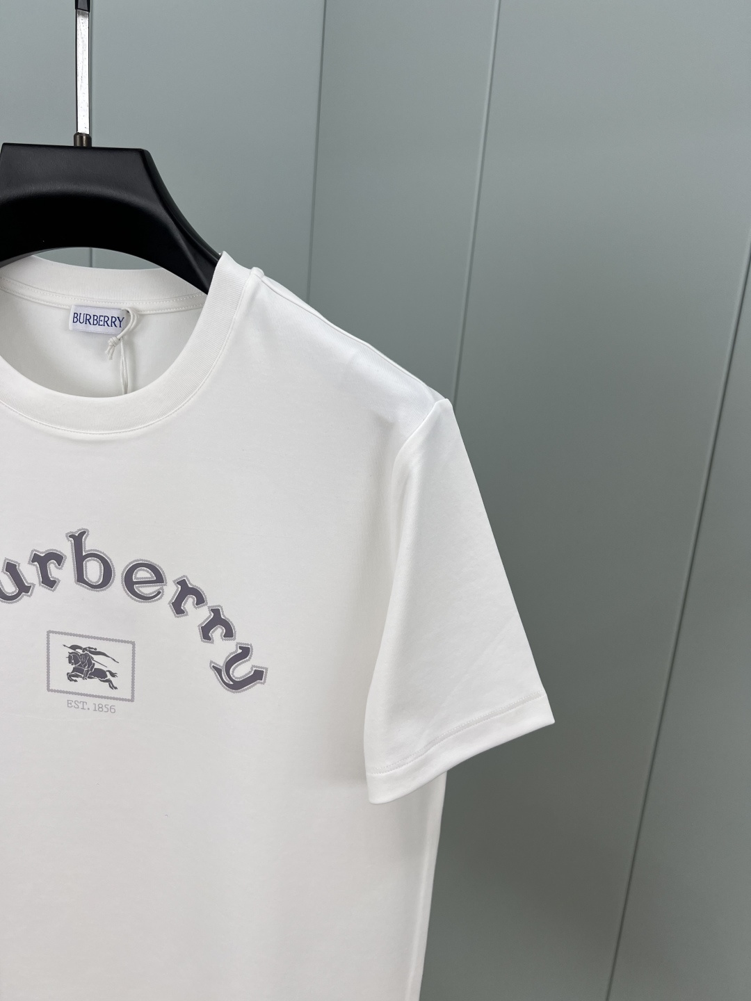 Burberry.巴宝莉 25秋冬新品字母战马印花标识短袖T恤，正面饰以品牌字母&战马印花logo提升品