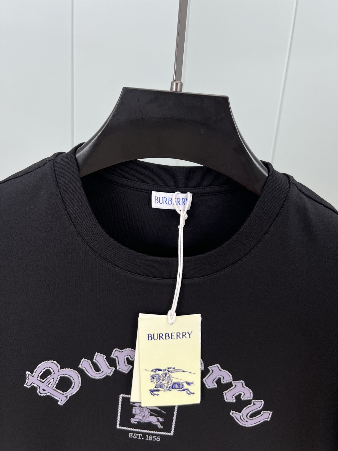 Burberry.巴宝莉 25秋冬新品字母战马印花标识短袖T恤，正面饰以品牌字母&战马印花logo提升品