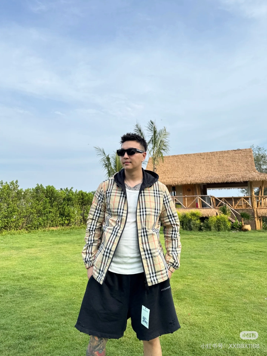 Burberry.巴宝莉 25早秋新品双面两穿格纹轻盈连帽外套，一面装饰 Burberry 格纹，另一面