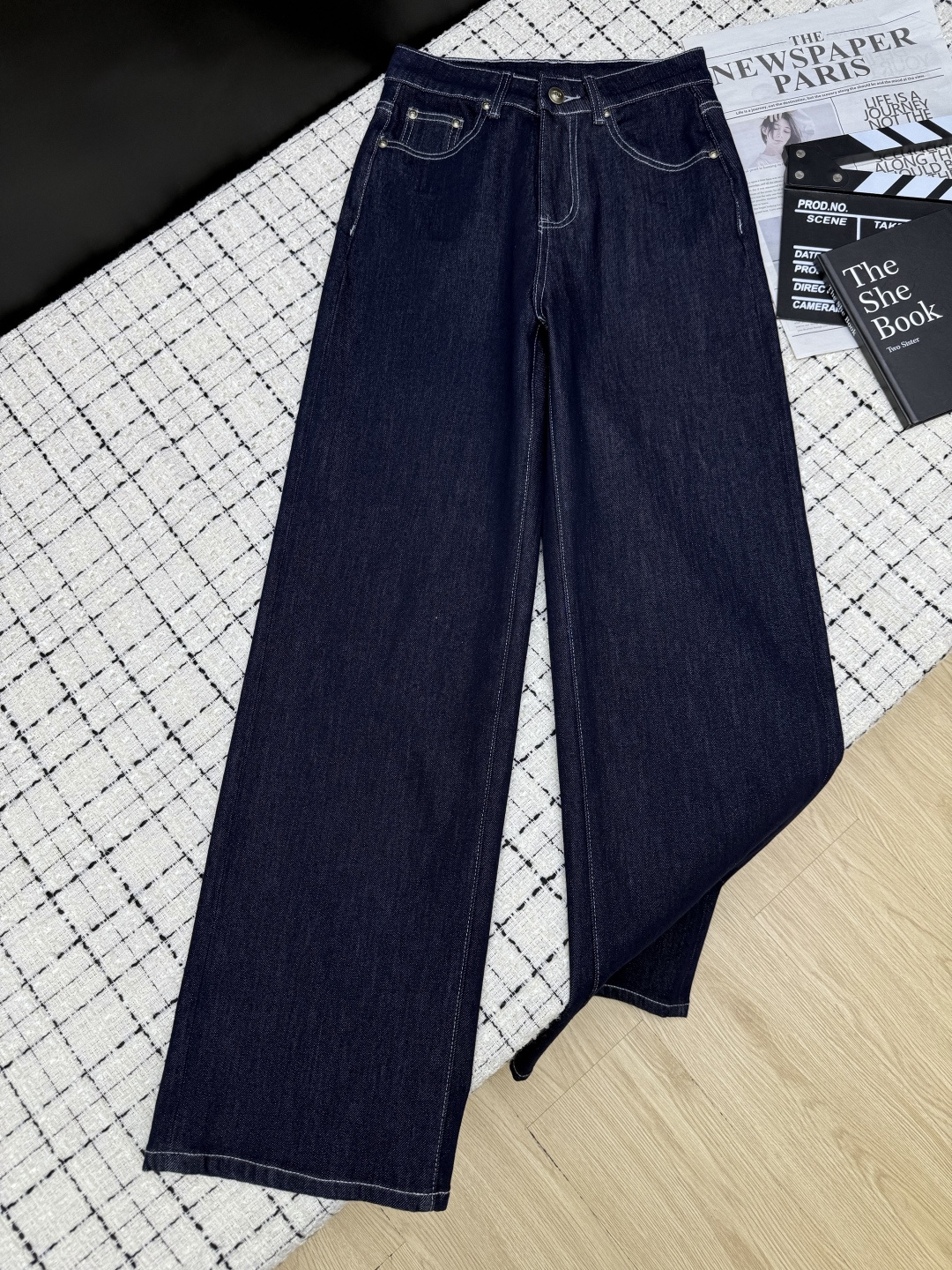 NO:737754,26 spring and summer new style Straight-leg jeans with classic grid letter embroidery on the back pocket. A pair of jeans that are definitely worth buying. The upper body straightens the legs. Fashionable and retro, making the outfit look stunning in minutes. The back pocket embroidery is very recognizable. Two colors 26-27-28-29-30.1,,jeans,1986090926春夏新款 后袋经典网格字母刺绣直筒牛仔裤 绝对值得入手的牛仔裤 上身即拉直双腿 时髦复古 分分钟让搭配出彩 后背口袋刺绣 很有辨识度 两色26-27-28-29-30.1,,jeans,,Women's clothing