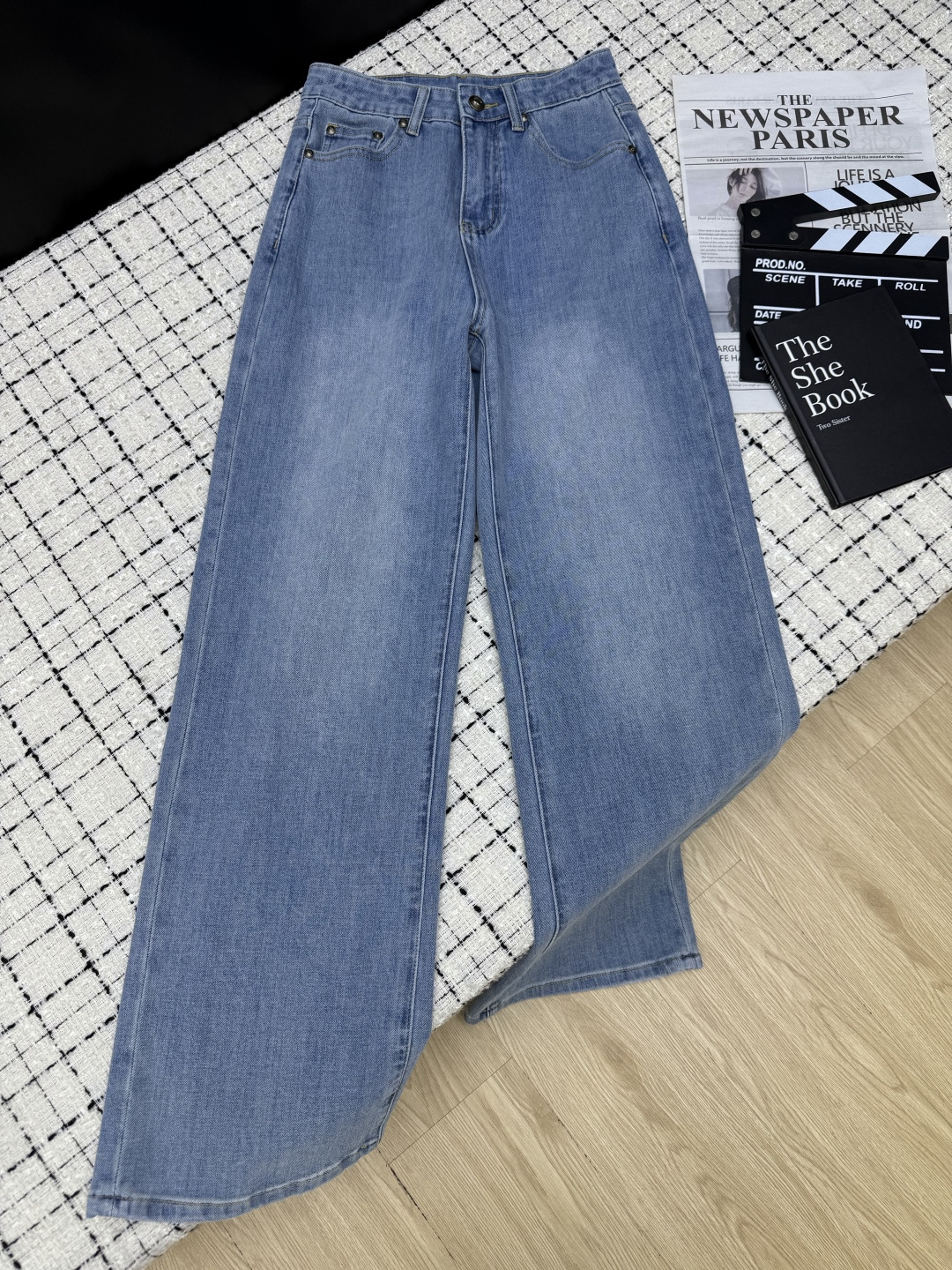 NO:737748,26 spring and summer new style Straight-leg jeans with classic grid letter embroidery on the back pocket. A pair of jeans that are definitely worth buying. The upper body straightens the legs. Fashionable and retro, making the outfit look stunning in minutes. The back pocket embroidery is very recognizable. Two colors 26-27-28-29-30.1,,jeans,1986090926春夏新款 后袋经典网格字母刺绣直筒牛仔裤 绝对值得入手的牛仔裤 上身即拉直双腿 时髦复古 分分钟让搭配出彩 后背口袋刺绣 很有辨识度 两色26-27-28-29-30.1,,jeans,,Women's clothing