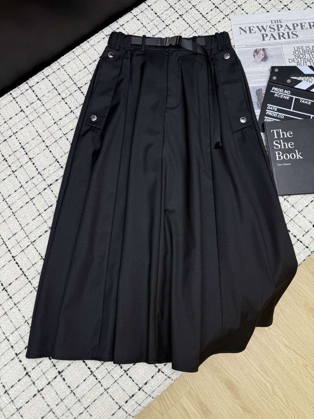 NO:739102,26 spring and summer new style. Long skirt with belt design. Three-dimensional skirt design. Extra large amount. The whole skirt is three-dimensional and stylish on the upper body. Just the right mid-length style. It can be easily controlled by any figure. It looks slim and tall. It looks good with T-shirts or shirts. It is absolutely versatile. Two-color SML, skirts, shirts, tees, t-shirts, etc.1986090926春夏新款 系腰带设计长半裙 立体裙摆设计 超大的用量 整个裙型上身立体有型 恰到好处的中长款 不管什么身材都可以轻松驾驭 显瘦显高 搭配T恤或者衬衫都好看 绝对的百搭王 两色SML,,skirts,shirts,tees，t-shirt,,Women's clothing