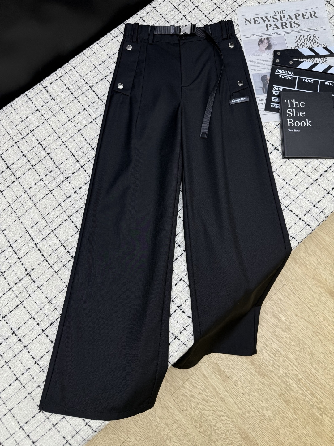 NO:739091,26 spring and summer new styles, casual and versatile work trousers, belted and elastic waist design, made of imported suit fabrics, soft and close-fitting, comfortable, very breathable and won't get hot, basic straight version is not attractive, simple and detailed, two-color SML,, business suit,1986090926春夏新款 休闲百搭工装长裤 系腰带松紧腰设计 采用进口西装面料 软糯贴身舒适 透气性很好不会热 基础直筒版型不挑人 简约又有细节感 两色SML,,business suit,,Women's clothing