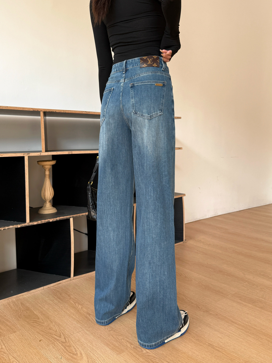 NO:803588,,,19860909,,,Women's clothing