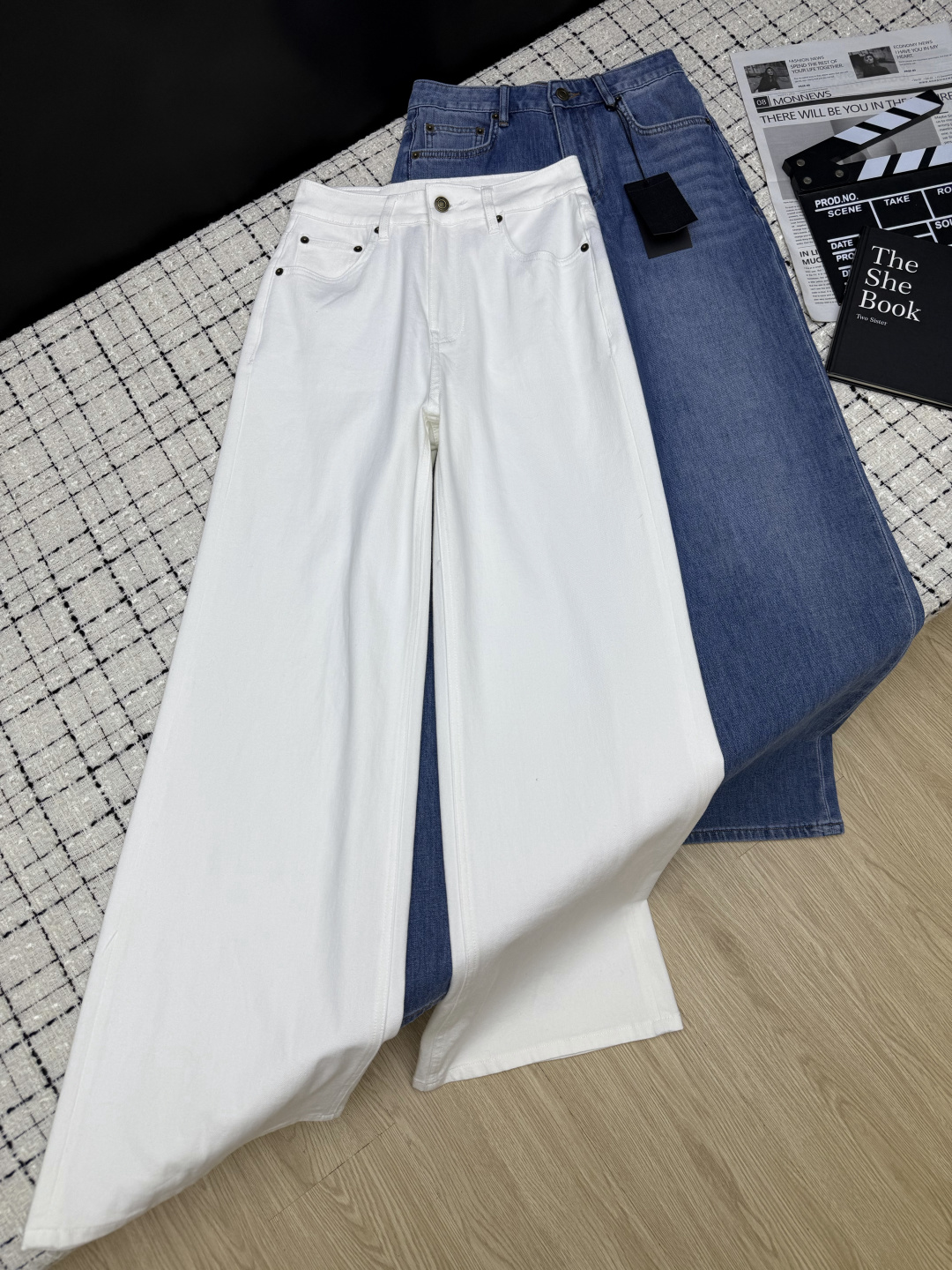 NO:803590,saint Lauren*26 new summer style, versatile and easy-to-match trousers, patch embroidered logo on the back pocket, very high appearance rate, versatile and hassle-free, custom washed denim fabric, high-grade washed white, very soft and waxy, straight-leg trousers, hiding the flesh and making you look slimmer, the whole design is simple and elegant, recommended!  Two colors 26-27-28-29-30.,,saint laurent,19860909saint Lauren*26夏季新款 百搭不挑人长裤 后袋贴布绣logo 出镜率超高 百搭无烦恼 定制洗水牛仔面料 高级洗水白 非常软糯 直筒裤型 藏肉显瘦 整个设计简约大气 推荐！两色26-27-28-29-30.,,saint laurent,,Women's clothing