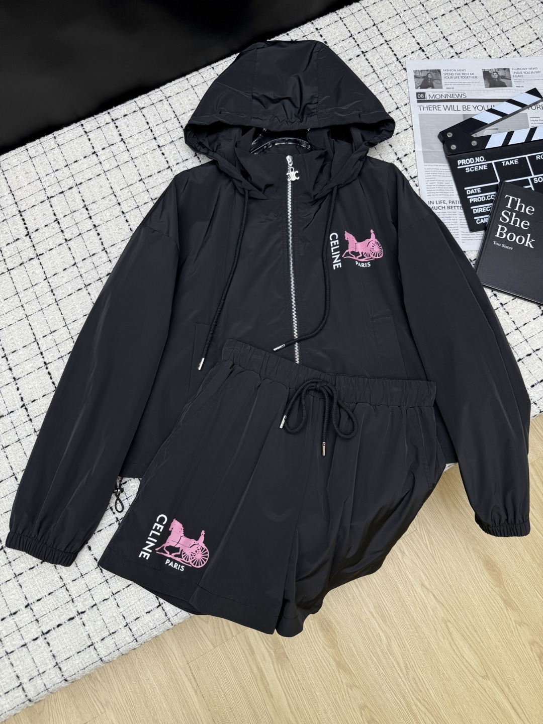 NO:798544,Celin*26 new spring and summer style, fashionable and casual recommendation, classic logo print decorative suit, a fashionable combination for lazy people, hooded zipper sweatshirt + elastic shorts, very necessary for daily outings, very easy to wear, a must-have for sports and leisure, can be worn alone or in a set and look good, quality online, two-color SML,,celine,hoodie,sweatshirts,shorts,hats,19860909Celin*26春夏新款 时髦休闲推荐 经典logo印花装饰套装 懒人一套时髦搭配 连帽拉链卫衣+松紧短裤 日常出街太需要了 非常好穿 运动休闲必备 可以单穿或者一套搭配都好看 质感在线 两色SML,,celine,hoodie,sweatshirts,shorts,hats,,Women's clothing