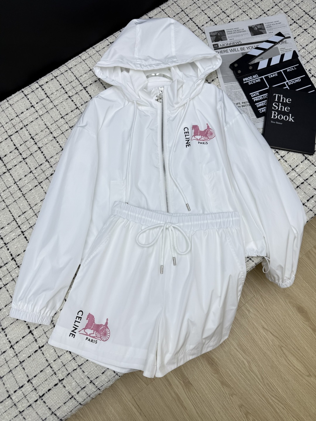 NO:798540,Celin*26 new spring and summer style, fashionable and casual recommendation, classic logo print decorative suit, a fashionable combination for lazy people, hooded zipper sweatshirt + elastic shorts, very necessary for daily outings, very easy to wear, a must-have for sports and leisure, can be worn alone or in a set and look good, quality online, two-color SML,,celine,hoodie,sweatshirts,shorts,hats,19860909Celin*26春夏新款 时髦休闲推荐 经典logo印花装饰套装 懒人一套时髦搭配 连帽拉链卫衣+松紧短裤 日常出街太需要了 非常好穿 运动休闲必备 可以单穿或者一套搭配都好看 质感在线 两色SML,,celine,hoodie,sweatshirts,shorts,hats,,Women's clothing