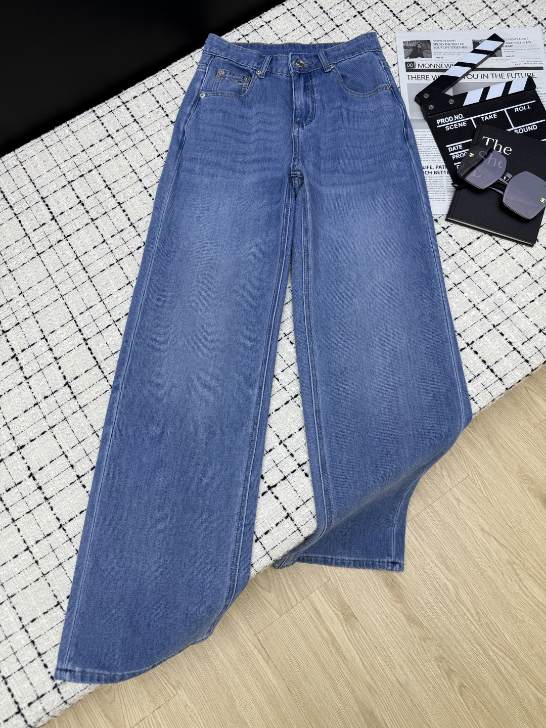 NO:803598,New summer style jeans with hole-in-the-back pocket design. Relaxation online. A pair of jeans with a fashionable touch. Straight-leg trousers. Not picky at all. It hides the flesh. Retro light blue wash. Comes with summer lazy style. No matter how you match it, you can’t go wrong. One color 26-27-28-29–30.,,jeans,19860909夏季新款 后备口袋破洞工艺设计牛仔裤 松弛感在线 时髦有度的一条牛仔裤 直筒的裤型 完全不挑腿型 很藏肉 复古的淡蓝色洗水 自带夏日慵懒范 不管怎么搭配都不会出错 一色26-27-28-29–30.,,jeans,,Women's clothing