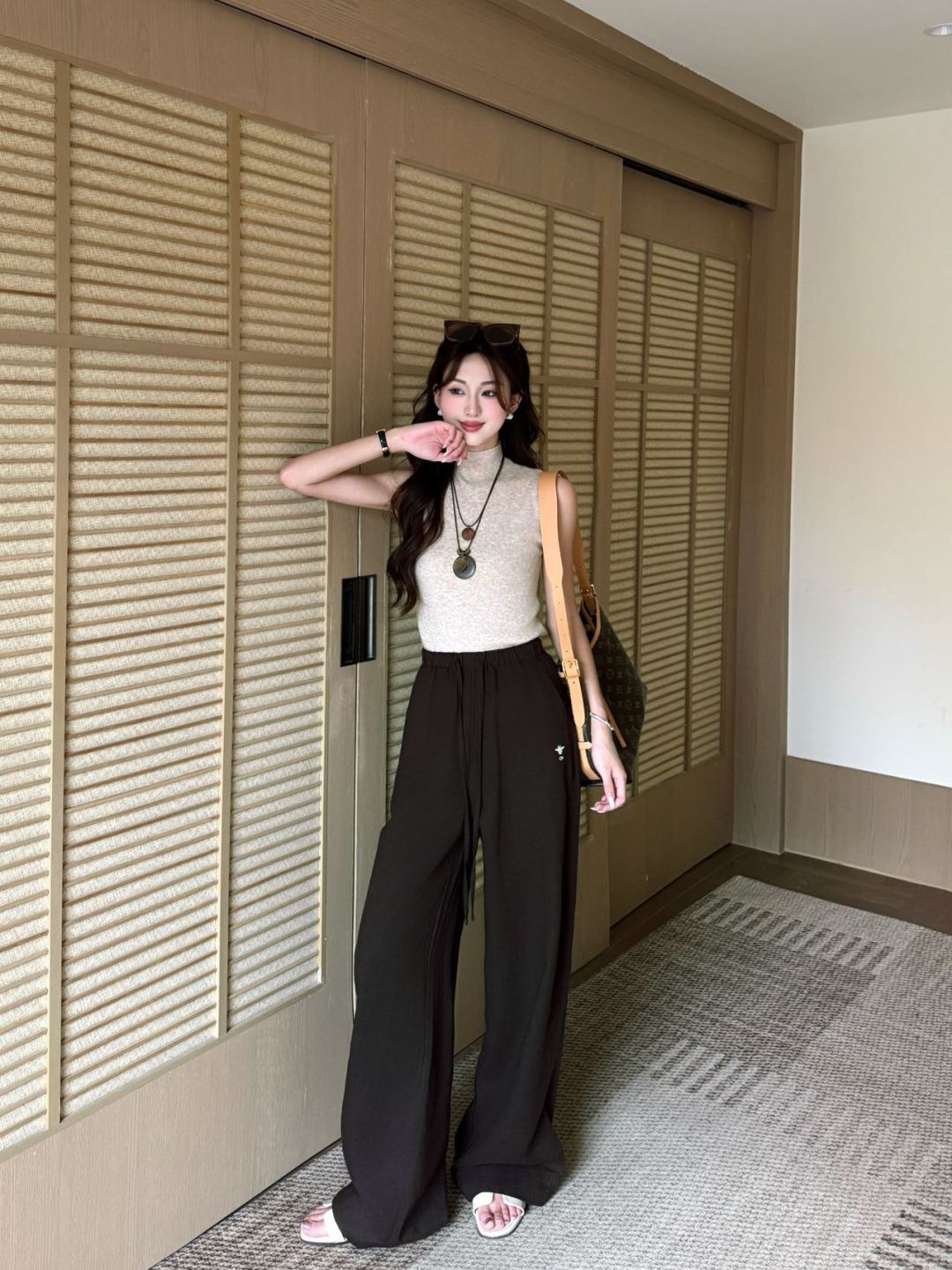 NO:893852,,,19860909,,,Women's clothing