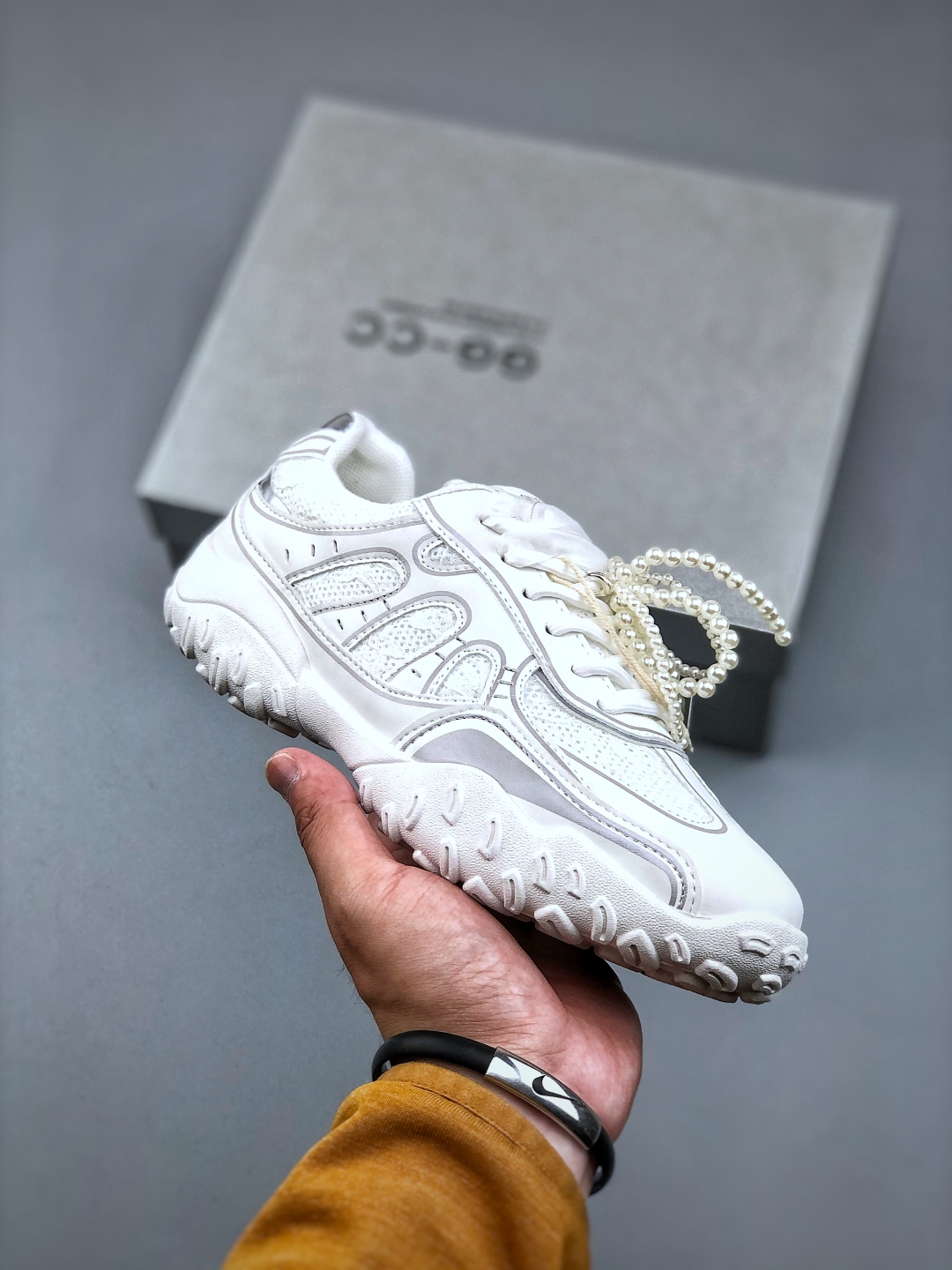 220 2025赵露思同款，新晋潮流鞋靴品GGCC GG-CC 苏茵茵 线下网销热款 银月白色 月牙底蕾丝珍珠德训鞋