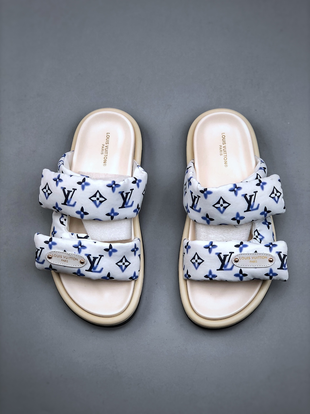 260 LOUIS VUITTON ｜路易威登2025ss最新春夏款 村上隆/Takashi Murakami x LOUIS Pool Pillow Comfort 皮革 圆头套脚一字拖鞋 男女款 白色