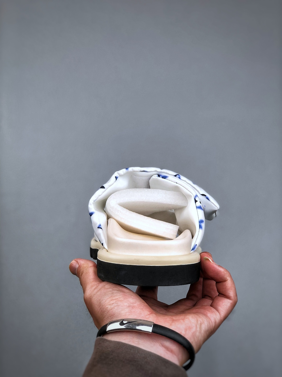 260 LOUIS VUITTON ｜路易威登2025ss最新春夏款 村上隆/Takashi Murakami x LOUIS Pool Pillow Comfort 皮革 圆头套脚一字拖鞋 男女款 白色