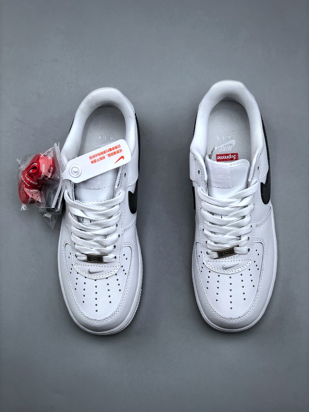 福利特价💰180Nike Air Force1 LOW sup白黑联名 #原楦头原纸板 打造纯正空军版型 #专注外贸渠道 全掌内置蜂窝气垫 #原盒配件 原厂中底钢印、拉帮完美 货号：CU9225 102 尺码：36-45（半）