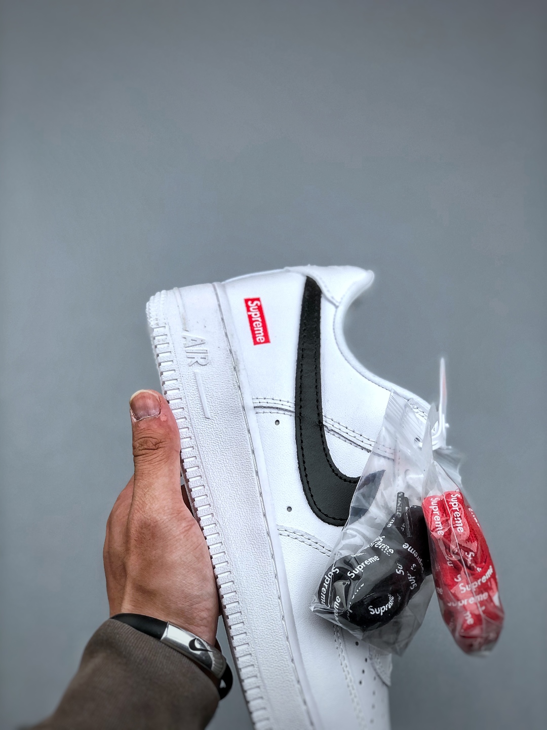 福利特价💰180Nike Air Force1 LOW sup白黑联名 #原楦头原纸板 打造纯正空军版型 #专注外贸渠道 全掌内置蜂窝气垫 #原盒配件 原厂中底钢印、拉帮完美 货号：CU9225 102 尺码：36-45（半）