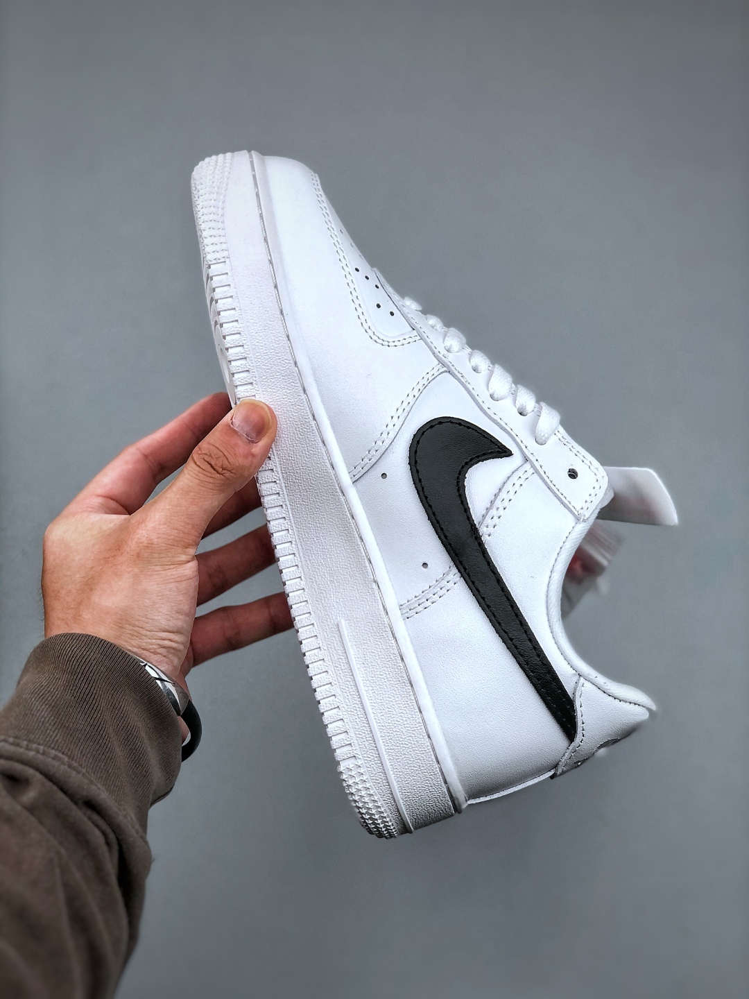 福利特价💰180Nike Air Force1 LOW sup白黑联名 #原楦头原纸板 打造纯正空军版型 #专注外贸渠道 全掌内置蜂窝气垫 #原盒配件 原厂中底钢印、拉帮完美 货号：CU9225 102 尺码：36-45（半）