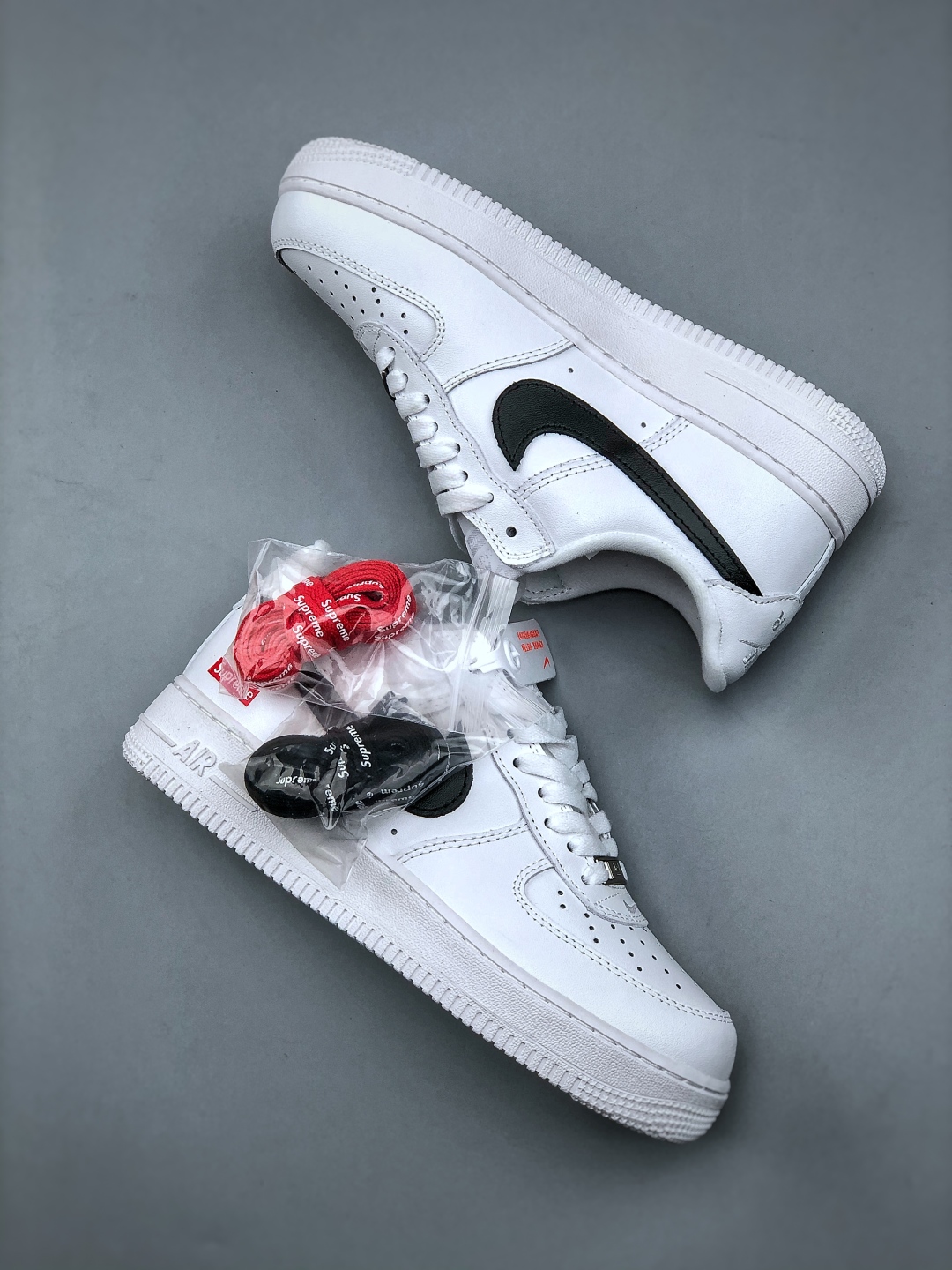 福利特价💰180Nike Air Force1 LOW sup白黑联名 #原楦头原纸板 打造纯正空军版型 #专注外贸渠道 全掌内置蜂窝气垫 #原盒配件 原厂中底钢印、拉帮完美 货号：CU9225 102 尺码：36-45（半）