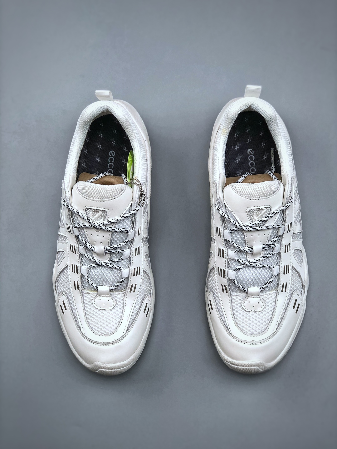 300 Ecco 爱步 皮条带网 透气，经典和现代工艺品质融合 精选小牛皮面料 百搭休闲老爹鞋