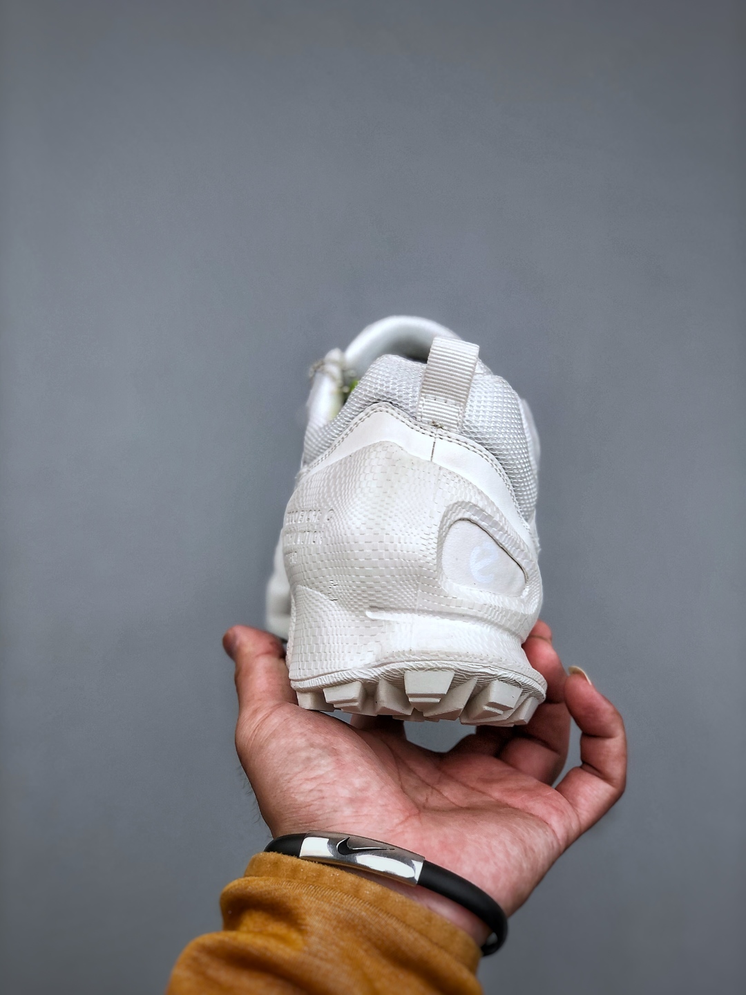 300 Ecco 爱步 皮条带网 透气，经典和现代工艺品质融合 精选小牛皮面料 百搭休闲老爹鞋