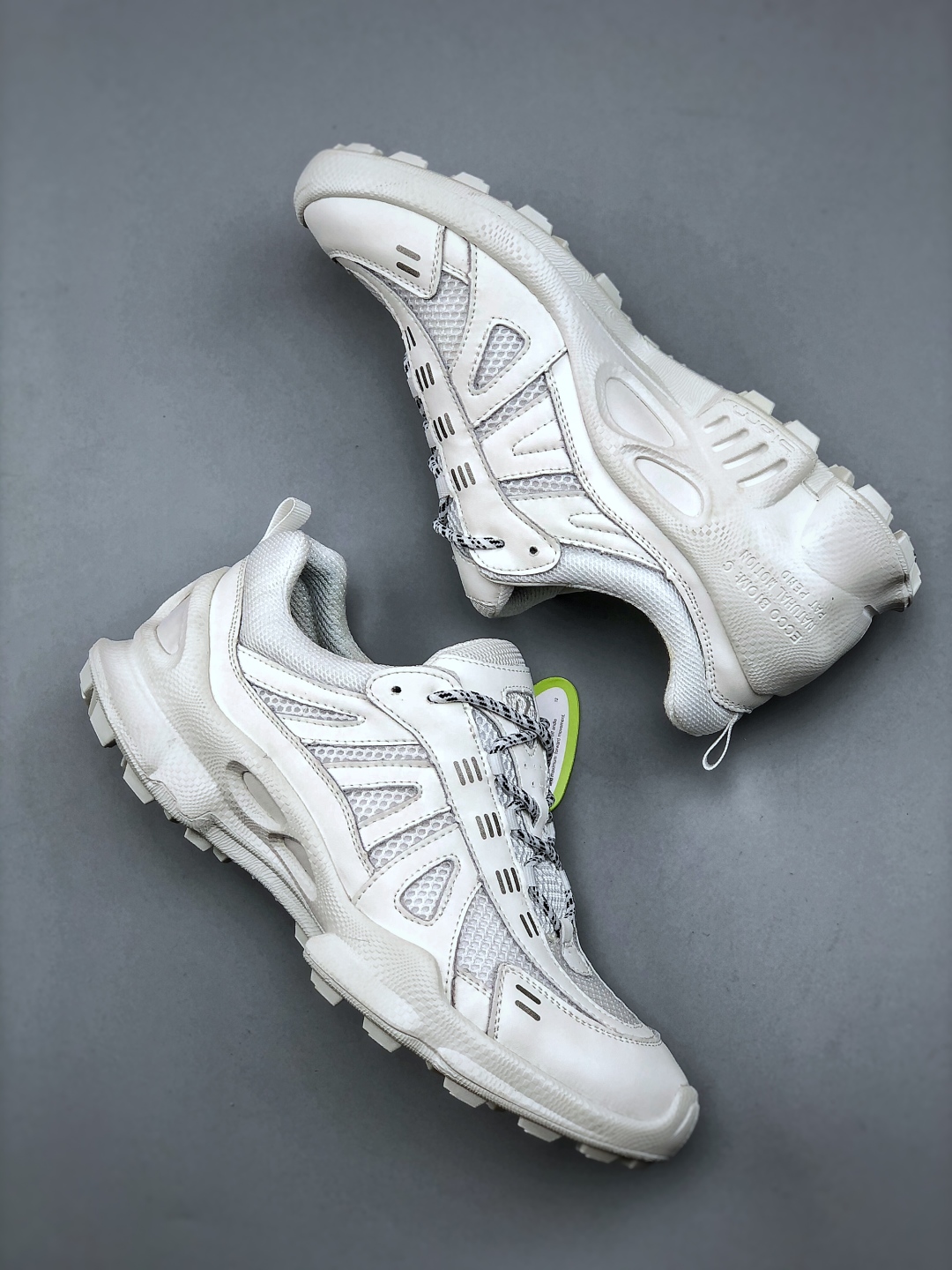 300 Ecco 爱步 皮条带网 透气，经典和现代工艺品质融合 精选小牛皮面料 百搭休闲老爹鞋