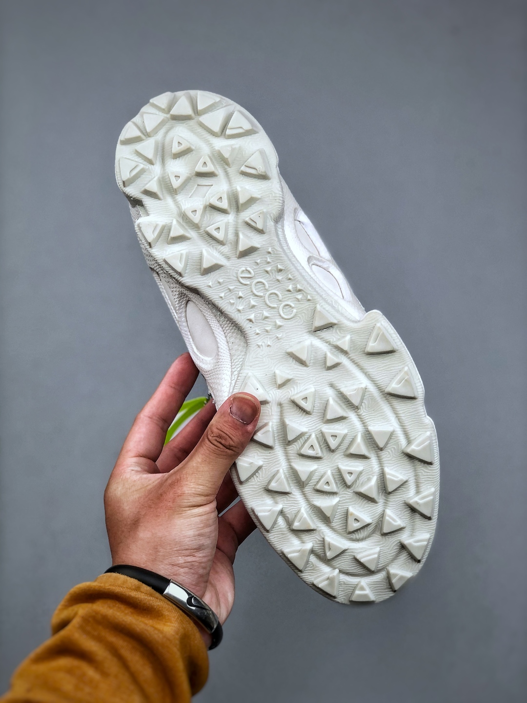300 Ecco 爱步 皮条带网 透气，经典和现代工艺品质融合 精选小牛皮面料 百搭休闲老爹鞋