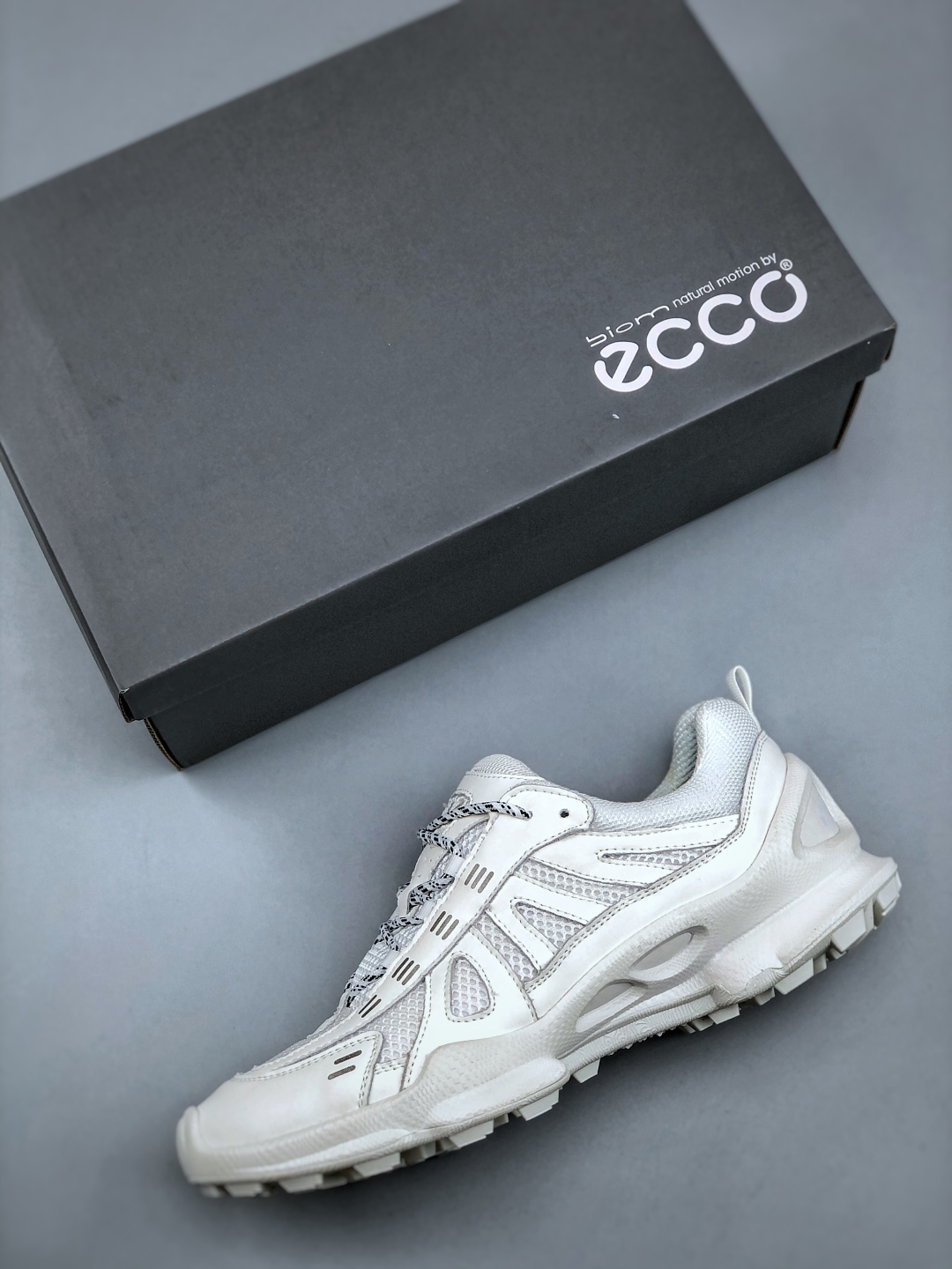 300 Ecco 爱步 皮条带网 透气，经典和现代工艺品质融合 精选小牛皮面料 百搭休闲老爹鞋