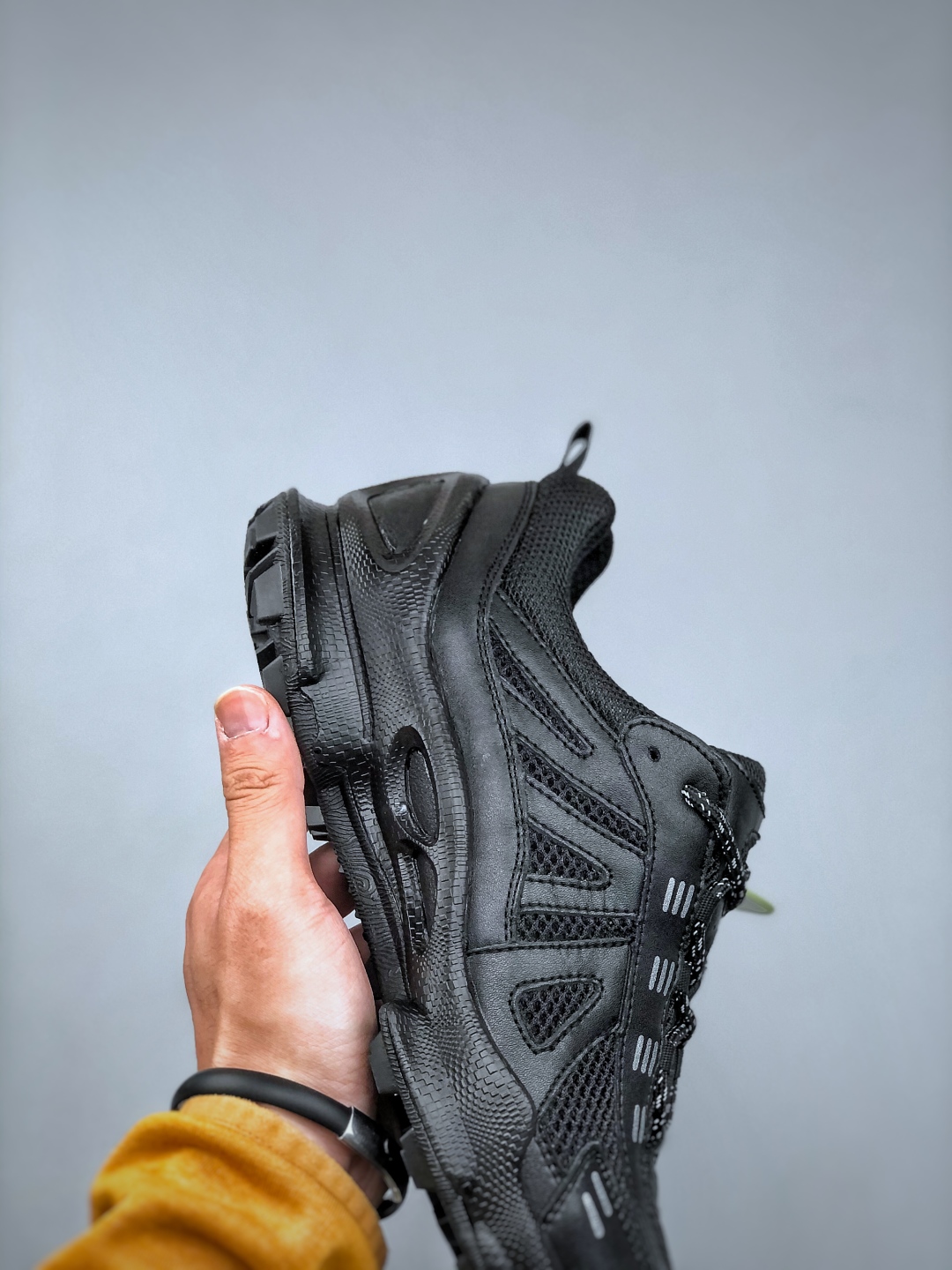 300 Ecco 爱步 皮条带网 透气，经典和现代工艺品质融合 精选小牛皮面料 百搭休闲老爹鞋特有LOGO车边