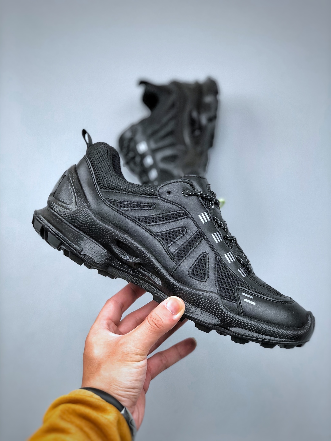 300 Ecco 爱步 皮条带网 透气，经典和现代工艺品质融合 精选小牛皮面料 百搭休闲老爹鞋特有LOGO车边