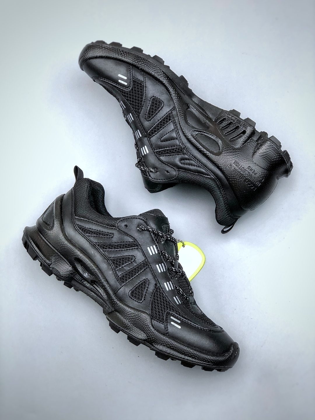 300 Ecco 爱步 皮条带网 透气，经典和现代工艺品质融合 精选小牛皮面料 百搭休闲老爹鞋特有LOGO车边